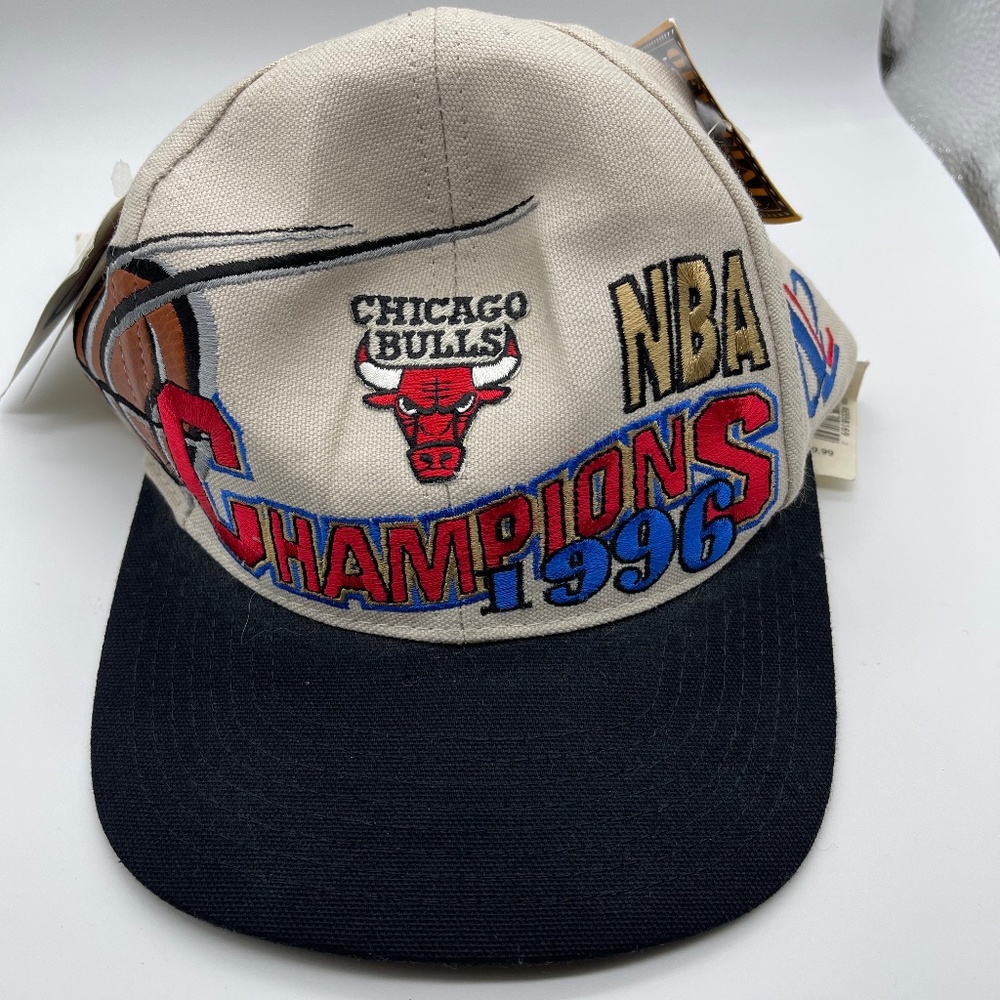 Chicago Bulls Official Locker Room Cap Vintage 1996 - NWT - Picture 1 of 3